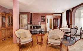 Aristocratic, Elegant, Designer Top Central Apartment